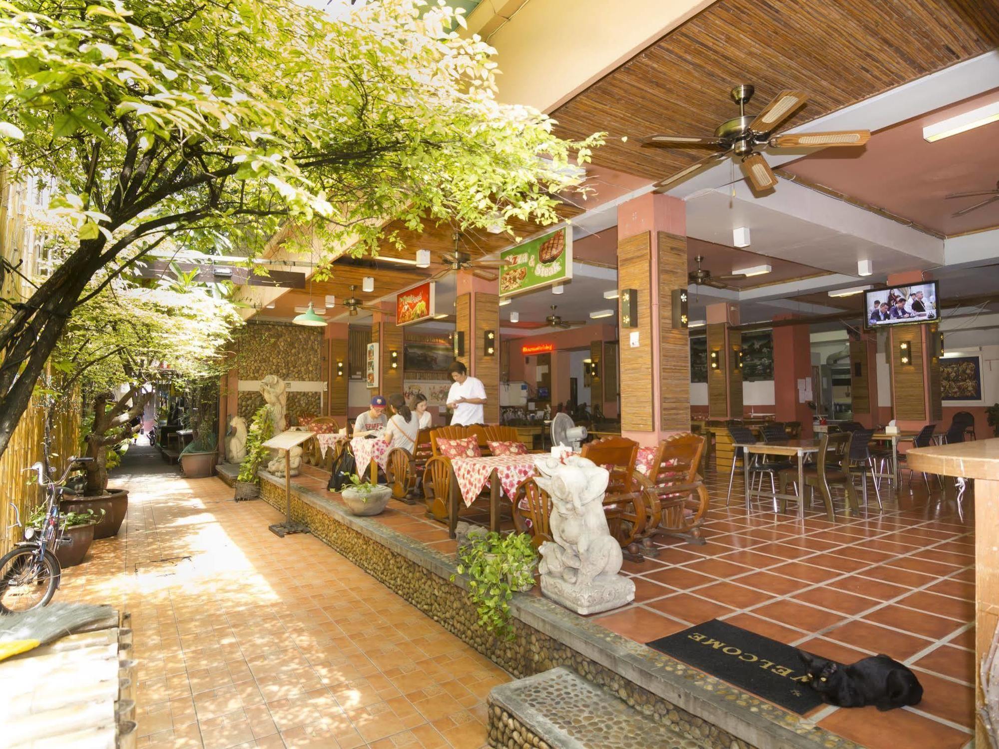 Khaosan Holiday pensión Bangkok Exterior foto